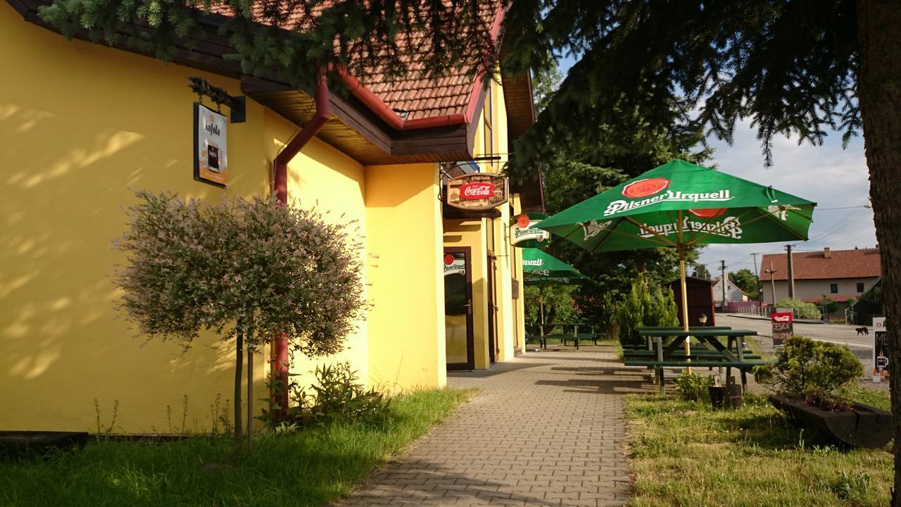 Restaurace Penzion Rafael Dlouhá Brtnice Exterior foto