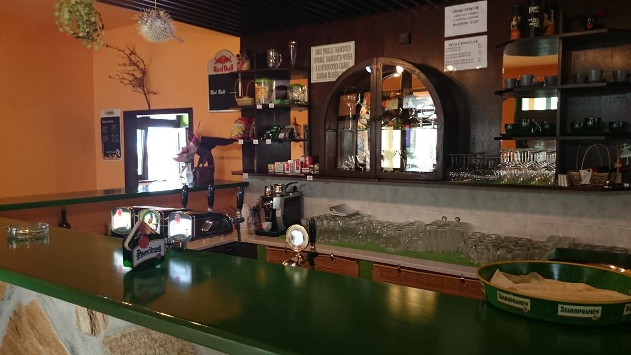 Restaurace Penzion Rafael Dlouhá Brtnice Exterior foto